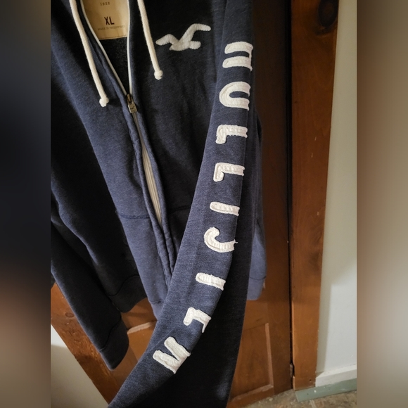 Hollister zip up hoodie, unisex size xl. - Picture 7 of 11